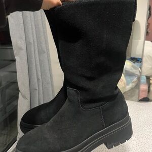 Elegant Black Women's Winter Boots